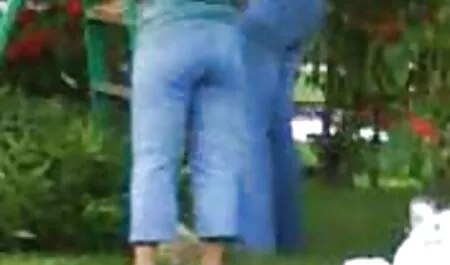 Zwei Mädchen beschlo ...
