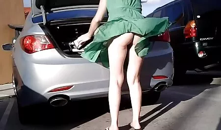 Ein halbnacktes Mädc ...